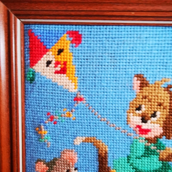 Vintage Colourful Framed Needlepoint Cat Mouse Flying a Kite - Picture 2 of 15